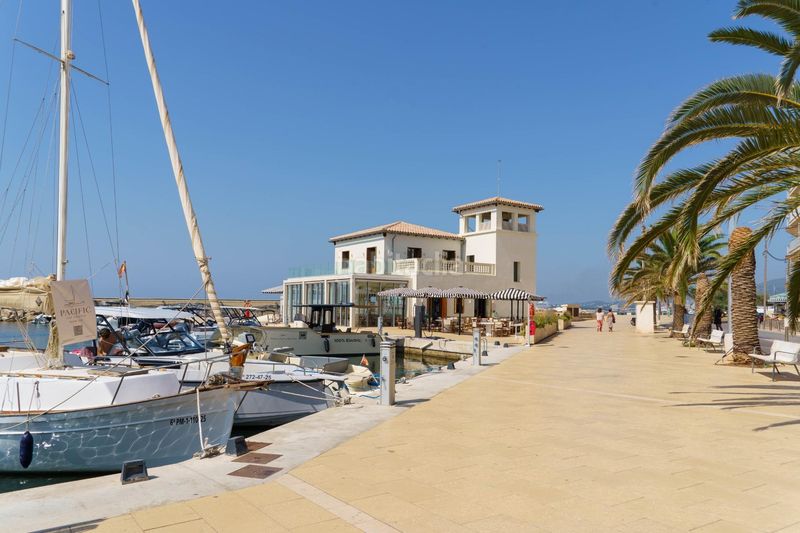 Foto 5c2e64c0-03f8-480d-96f3-3113bd137c79. Edificio exclusivo edificio con posibilidad de 3 viviendas a 50 metros del mar en portixol en Palma de Mallorca