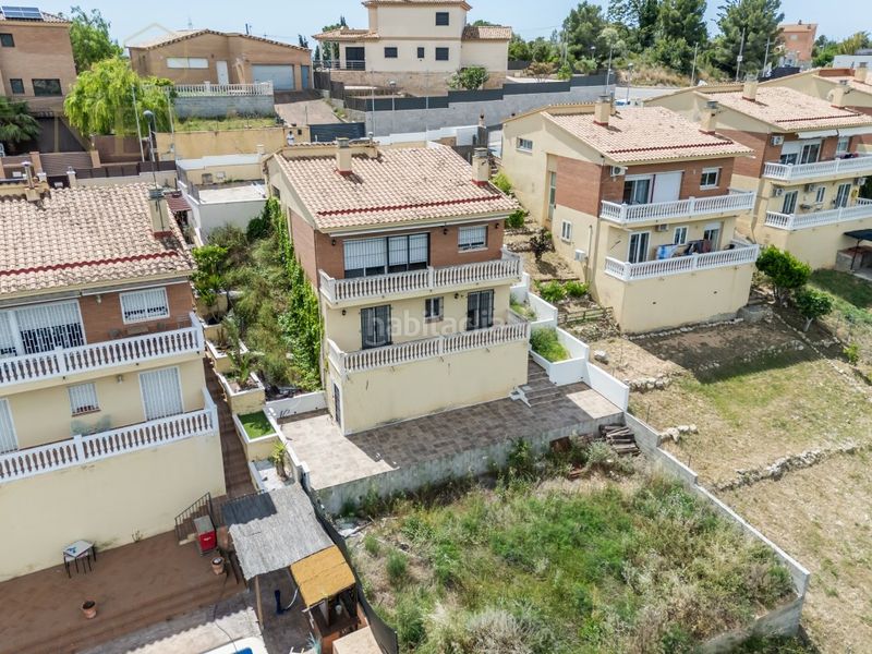 Foto 6b51e49f-44b6-43ab-9c60-65390ce42305. Casa amb aparcament a Segur de dalt Segur de Calafell