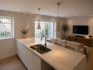 Planta baixa  Calle portal nou. Planta baja de diseño con terraza privada junto a la muralla de