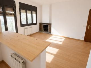 Flat in Calle timbaler bruch 20. Pis reformat amb terrassa, llar de foc i molta llum natural