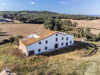 Casa  Poligono 13 paraje 44 can panell. Masa catalana con 7 ha y casa de invitados  un refugio nico en