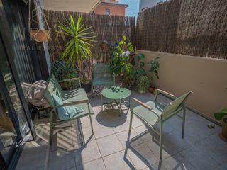 Piano terra  Calle nou. Planta baja con jardín delante y detrás  parking  trastero