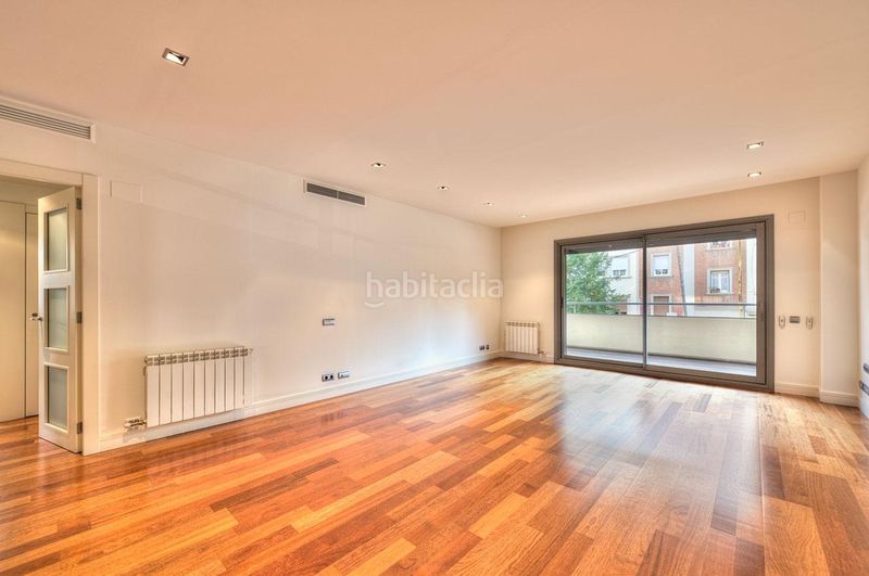 Foto c2c8d1eb-2dea-4c46-8c3d-f1637e6d4788. Pis a Pedralbes Barcelona