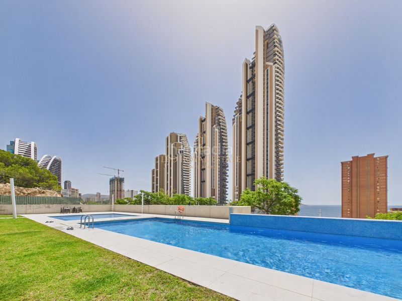 Foto ee341d7c-1c72-4a9e-a978-c9eaa7a28a2d. Pis amb aparcament piscina a Playa Poniente Benidorm