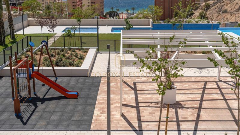 Foto eeda3da2-c5d0-4e1a-9fa9-6df74a584b09. Pis amb aparcament piscina a Playa Poniente Benidorm