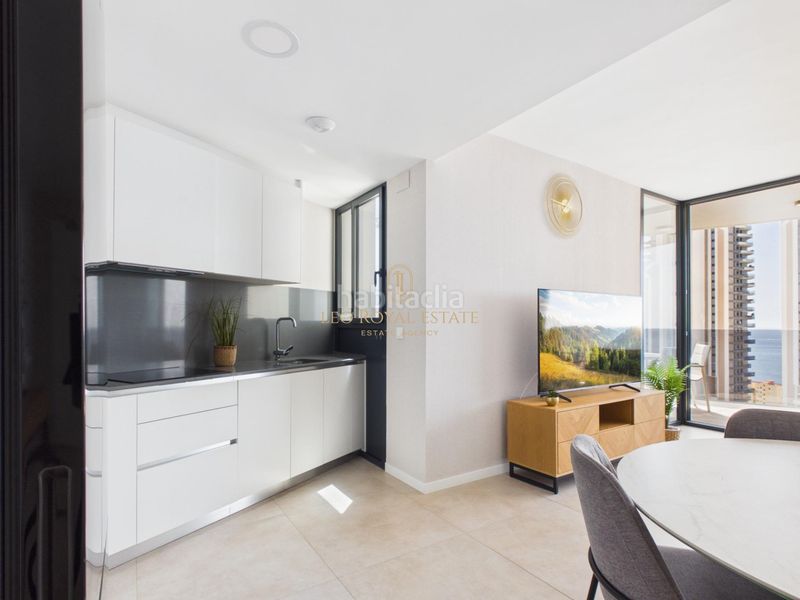 Foto 8d8876c4-c49d-4b88-9934-2d034bec7857. Apartament amb aparcament piscina a Playa Poniente Benidorm