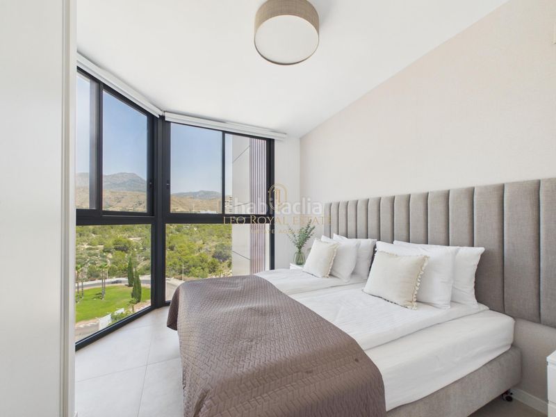 Foto ddcff790-ad5c-4a9b-9978-e81243bc5772. Apartament amb aparcament piscina a Playa Poniente Benidorm