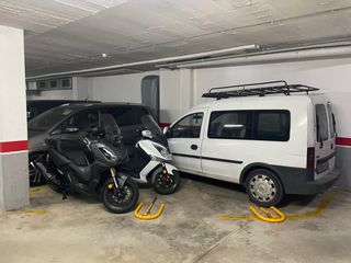 Parking voiture à Avinguda de castellvell 13. Plaza de parking coche y moto