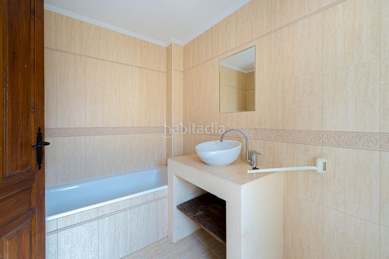 Foto b8e6c9f3-fa1e-4ad3-93b6-b94fb7997ed9. Xalet amb xemeneia calefacció aparcament piscina a Busot