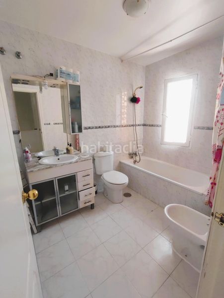 Foto 7e21a50a-0d65-47c4-be88-44920aa83dc0. Casa adossada amb aparcament piscina a San García Algeciras