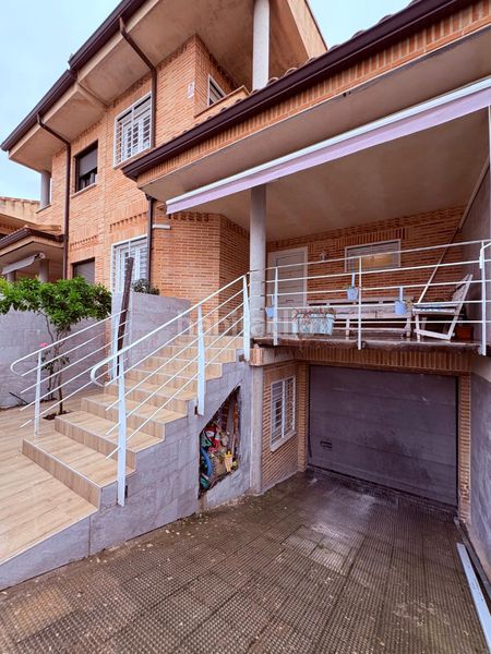 Foto 01bc6036-2fd9-417c-8f15-67401193ba9d. Casa adossada amb aparcament a Yuncos