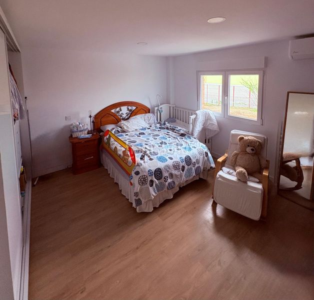 Foto 0b7ba1cf-4f3d-4558-8bc7-37942aceaf83. Casa adossada amb aparcament a Yuncos