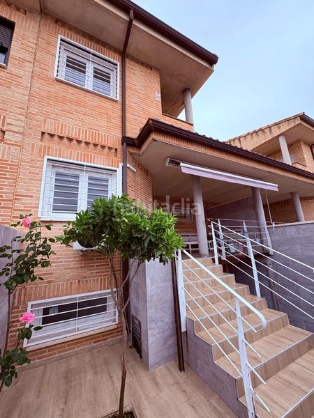 Foto 796490d7-565c-4fe2-bd85-3e17080d4778. Casa adossada amb aparcament a Yuncos