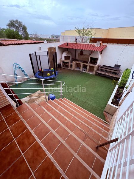 Foto a1c433d8-51cb-46c1-9afb-47b1b82006ed. Casa adossada amb aparcament a Yuncos