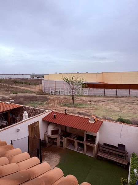 Foto ba3c13f6-9da9-48b6-9867-05faf7fa7775. Casa adossada amb aparcament a Yuncos