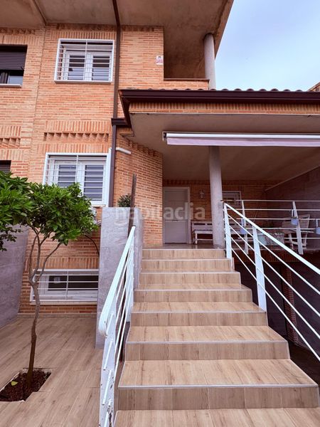 Foto dfe7c1b6-5e91-4c60-9df9-c3809051e7e0. Casa adossada amb aparcament a Yuncos