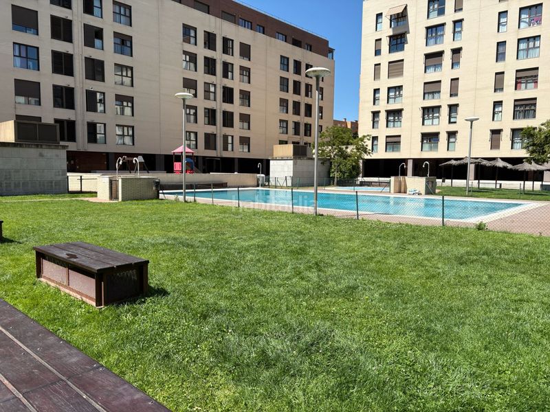 Foto e1e3672a-be5c-4ffa-84d1-318cf97bce5d. Pis amb calefacció aparcament piscina a Cuatro Vientos Madrid
