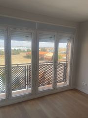 Miete Appartement in Calle san isidro 4. Piso recién reformado  listo para estrenar