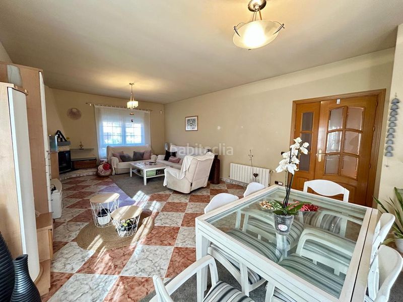 Foto bd56e378-c2aa-4f35-9dd1-f189f80ee572. Maison avec chauffage parking dans Casar (El)
