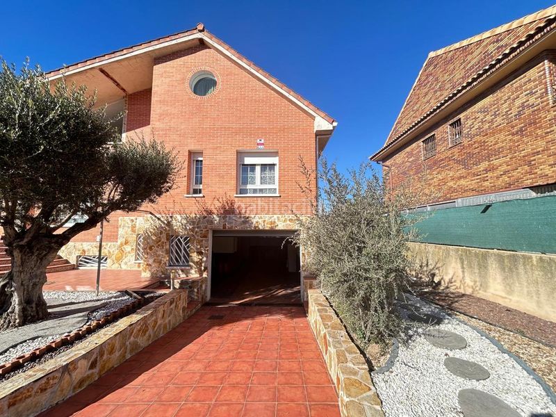 Foto e5585412-9cfc-4d08-b000-377b63d58280. Maison avec chauffage parking dans Casar (El)