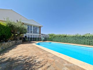 Maison  Castellón. Impresionante chalet independiente con 6 dormitorios, piscina y