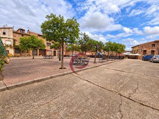 Casa a schiera  Calle el aroril. Casa de pueblo con 5 dormitorios, tejados reparados y junto al e