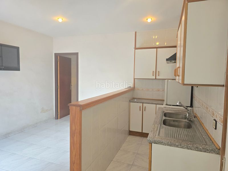 Foto 0b7897ef-0739-43a9-be49-4c97f7e5a555. Casa adossada amb calefacció a Centre Sabadell