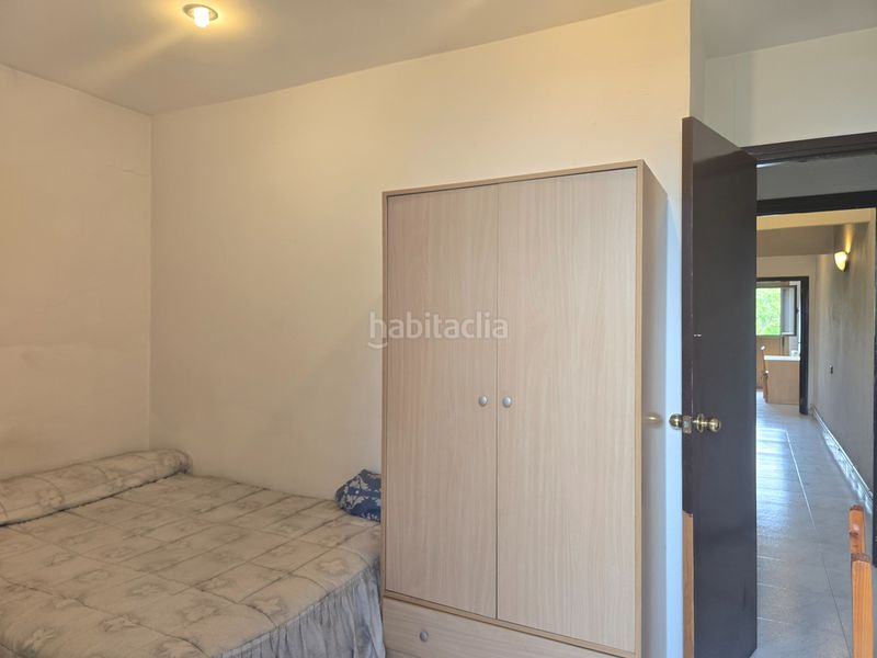 Foto a7f23765-6710-46e9-ab09-b2bea40d35e2. Casa adossada amb calefacció a Centre Sabadell