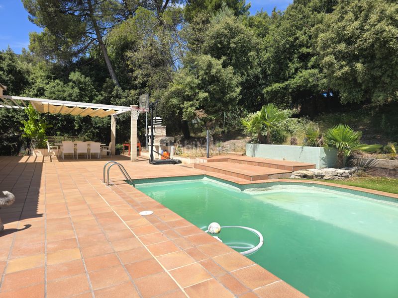Foto 1fe32552-5f90-427b-a9ec-e7e302a78667. Xalet amb xemeneia calefacció piscina a Matadepera