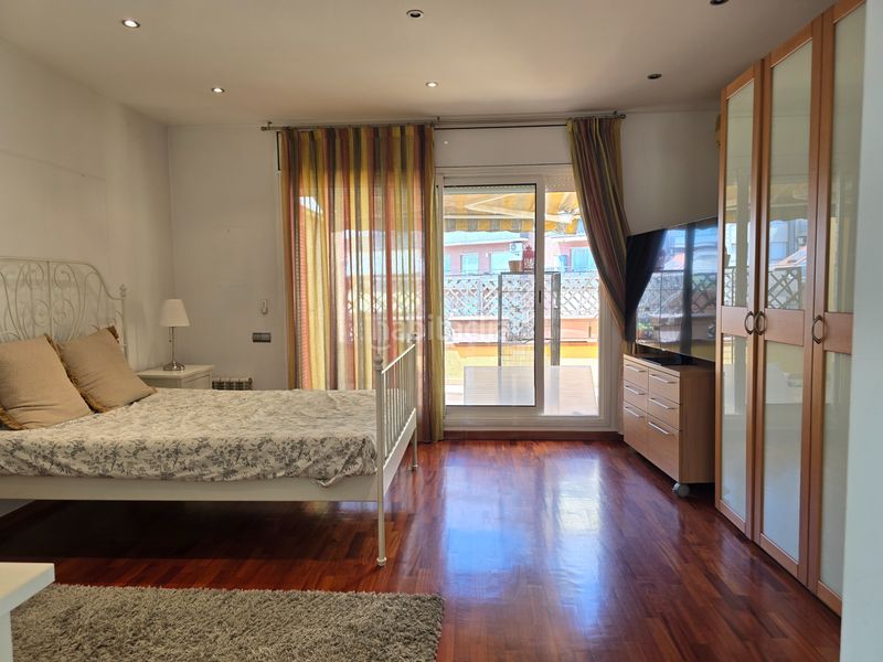 Foto bd80228b-975c-42a5-87b7-6d3b04d78615. Casa adossada amb calefacció aparcament a Gràcia Sabadell