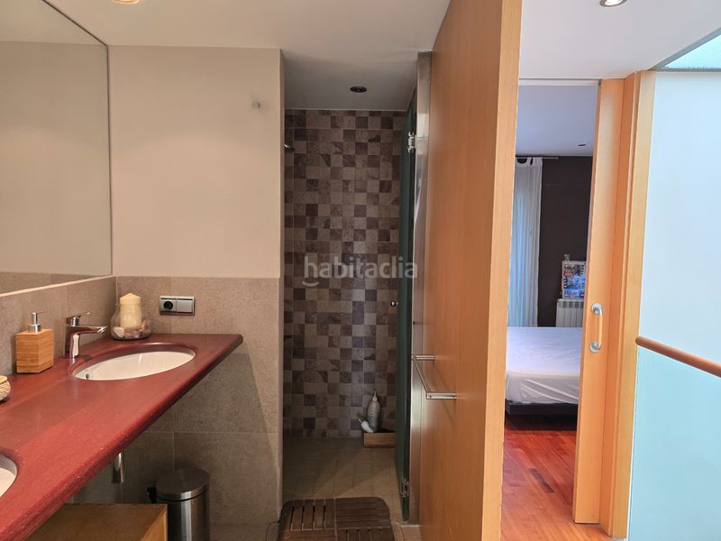 Foto e5f6746e-cc57-4b39-be7d-5ac1aa651349. Casa adossada amb calefacció aparcament a Gràcia Sabadell