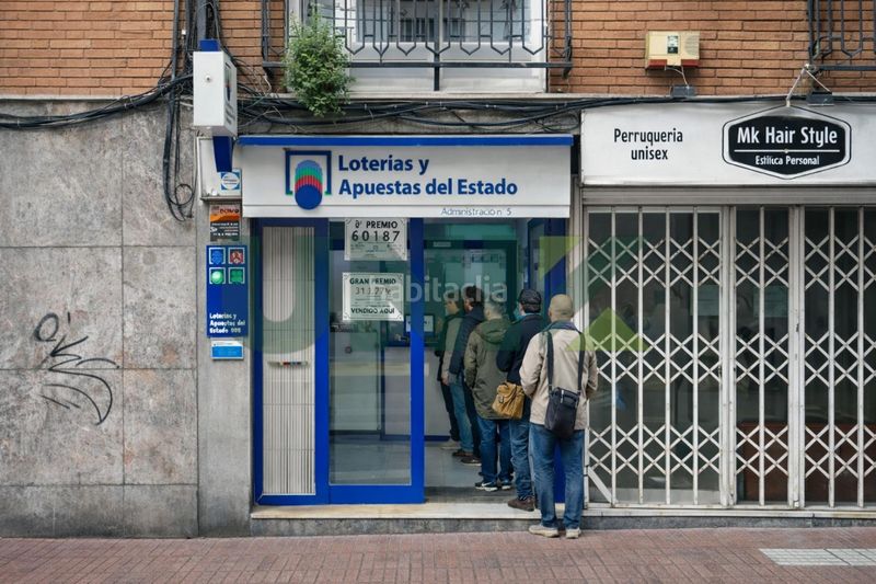 Foto 0220d70f-a80d-4379-bfe4-e5d0926c813b. Local comercial a La Gavarra Cornellà de Llobregat