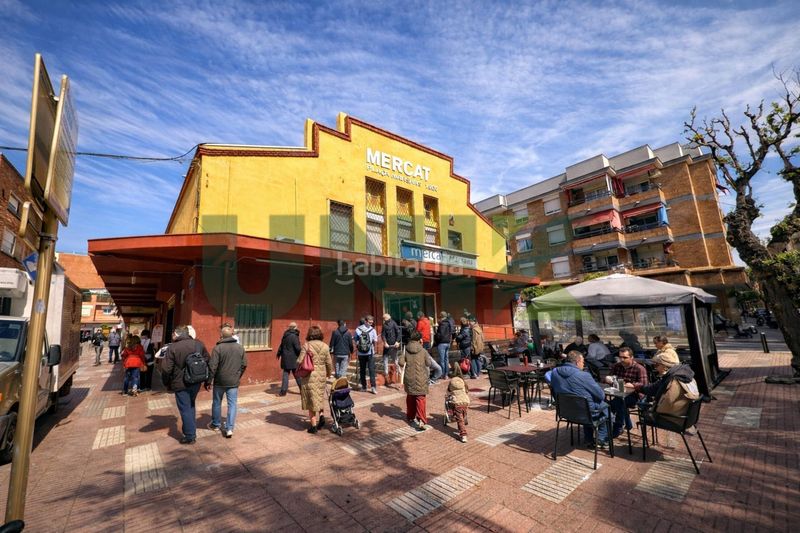 Foto 0efb1ae1-0dcc-4243-9b15-cc753d69ab37. Local comercial a La Gavarra Cornellà de Llobregat