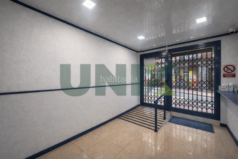 Foto 59268636-a99c-4080-a496-4edf7ce0739a. Local comercial a La Gavarra Cornellà de Llobregat