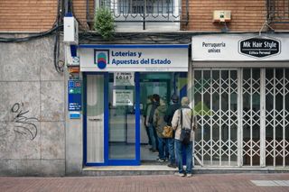 Traspàs Local Comercial  Carrer de vistalegre. Gran oportunidad lotería activa y rentable en cornellà