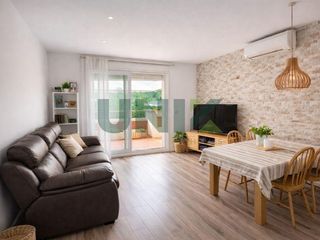 Àtic  Carrer tolra. Exclusivo ático con gran terraza privada, totalmente reformado y