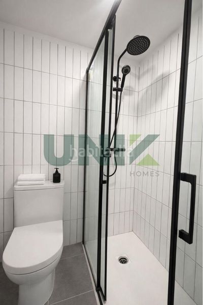 Foto 5abfff26-fff8-453f-adfa-39456b9c1d26. Planta baixa a Raval Barcelona