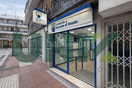 Foto cad8a4fe-55a4-45a1-8f4a-b754623ff0c1. Local comercial a La Gavarra Cornellà de Llobregat