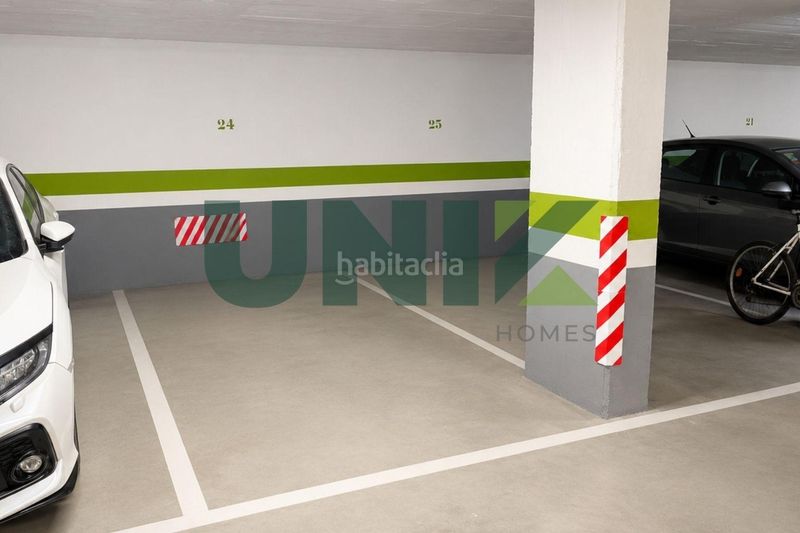 Foto ecfb29cd-a77e-477b-bd14-36db2df43edb. Aparcament cotxe a Fort Pienc Barcelona