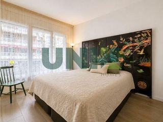 Pis  Carrer sepulveda. Piso con terraza y gran potencial en pleno sant antoni