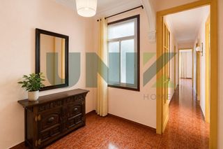 Pis  Carrer blai. 3 habitaciones dobles, ascensor y todo el potencial de la calle