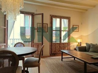 Pis  Carrer avinyo. Encanto hist�rico y dise�o en el coraz�n del barrio g�tico