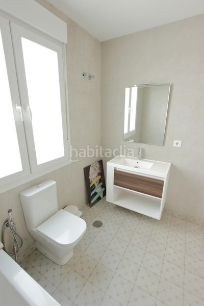 Foto 6d1a9377-9d01-42f8-b1dc-f1c192d27ea5. Dúplex a Triana Casco Antiguo Sevilla