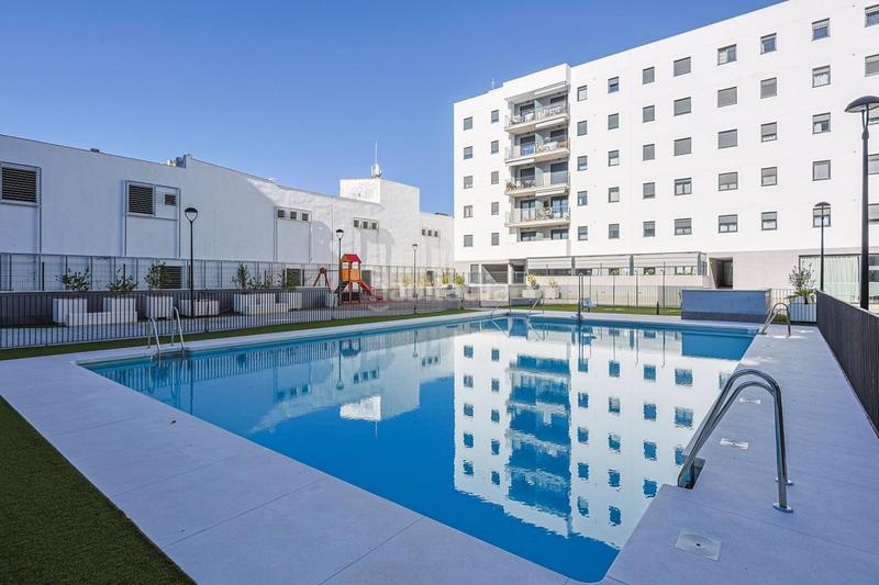 Foto 89a7f25d-76bc-4756-83fb-f6977d35c9a8. Pis amb aparcament piscina a colores - entreparques Sevilla