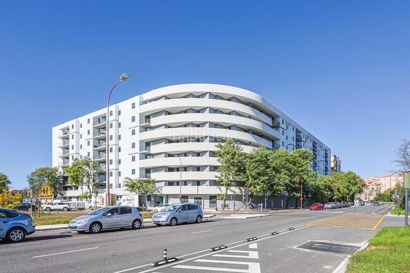 Foto a0afc716-b545-4023-ab9e-b184eaa5a331. Pis amb aparcament piscina a colores - entreparques Sevilla