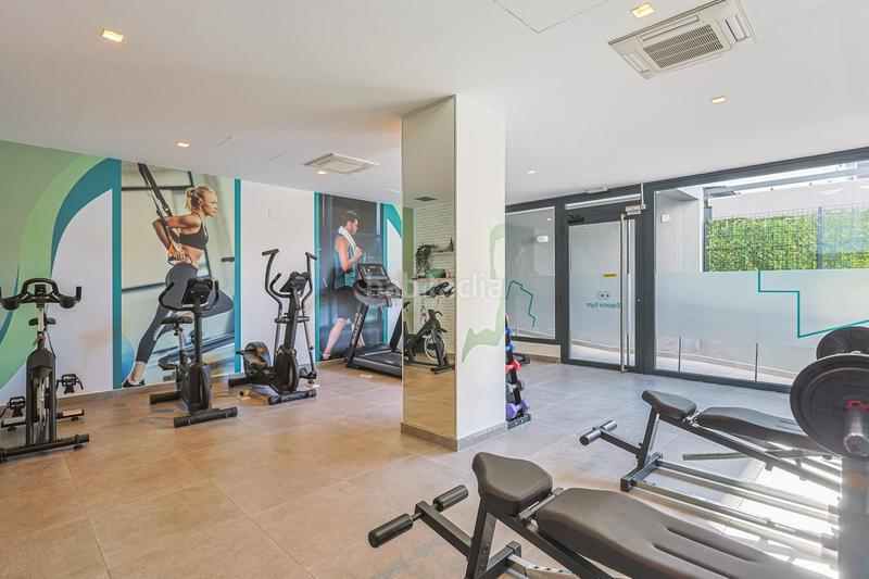 Foto c60f19d1-826d-41e7-a5af-9f8c5ce5b13a. Pis amb aparcament piscina a colores - entreparques Sevilla