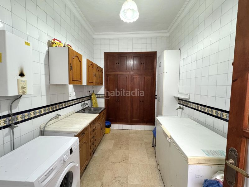 Foto 0e3b4a6e-8854-410a-a47a-b0efbc230d2e. Casa amb aparcament a Carmona