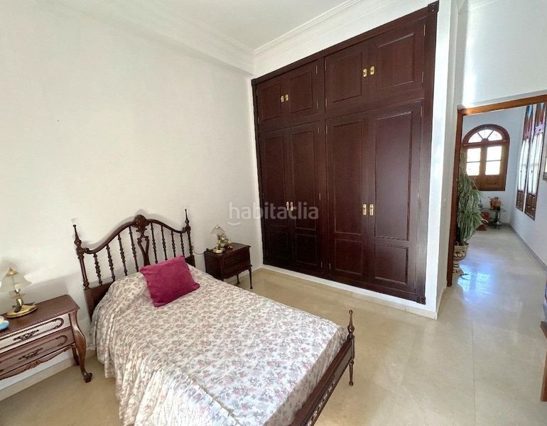 Foto 19ffad84-0255-47bb-84ca-5f209e4c3f94. Casa amb aparcament a Carmona