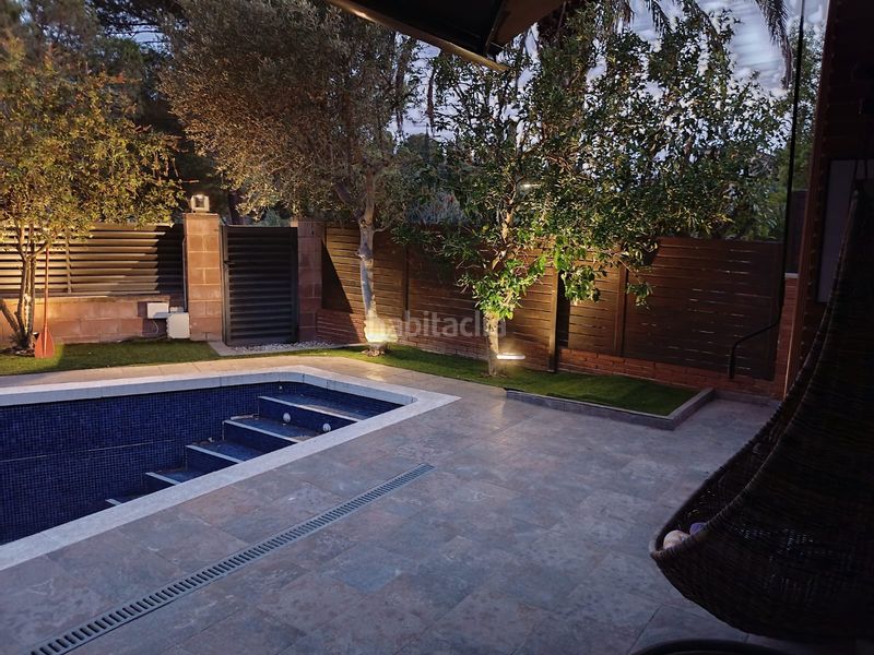 Foto 0a30960c-fc7e-4049-98c0-53692e0f4334. Casa aparellada amb xemeneia calefacció aparcament piscina a Cambrils