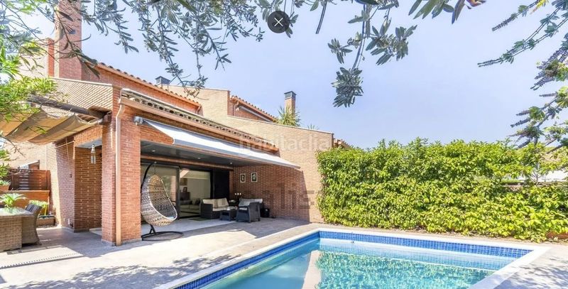Foto 63d25bca-1d84-44a8-8bab-d84c43804464. Casa aparellada amb xemeneia calefacció aparcament piscina a Cambrils